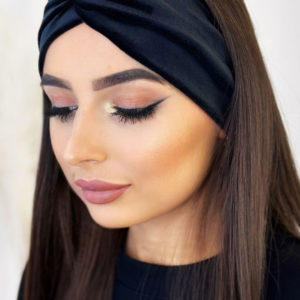 Welurowa czarna opaska na głowę Shelli - CZARNY